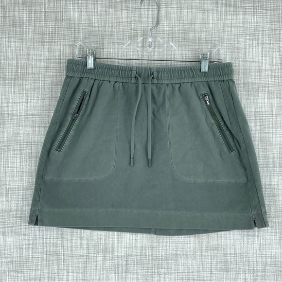 Athleta Dresses & Skirts - Athleta Skirt Womens Size 8 green